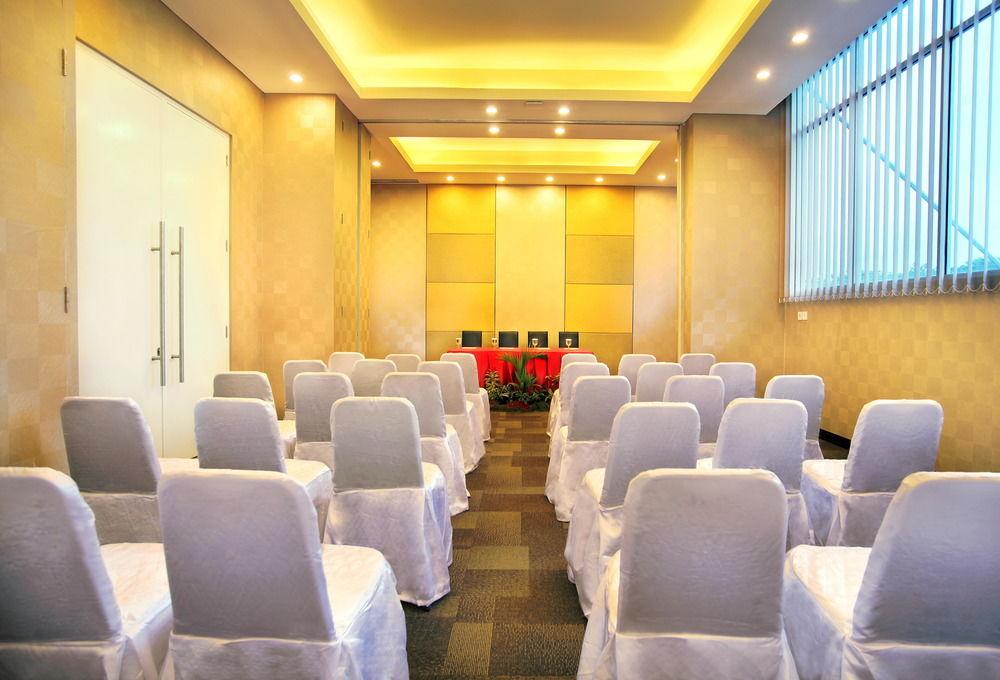 Favehotel Manahan - Solo Buitenkant foto